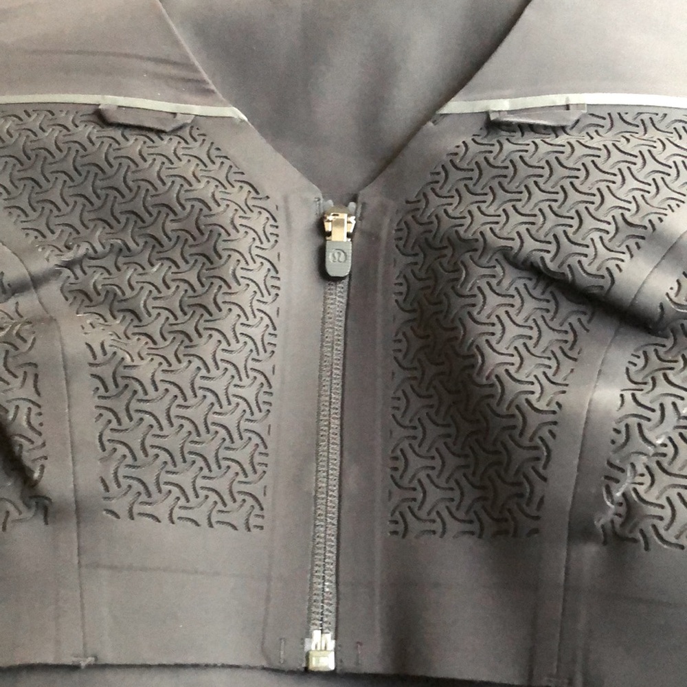 lululemon (L) Enlite Hydraffinity Vest - Picture 3 of 15